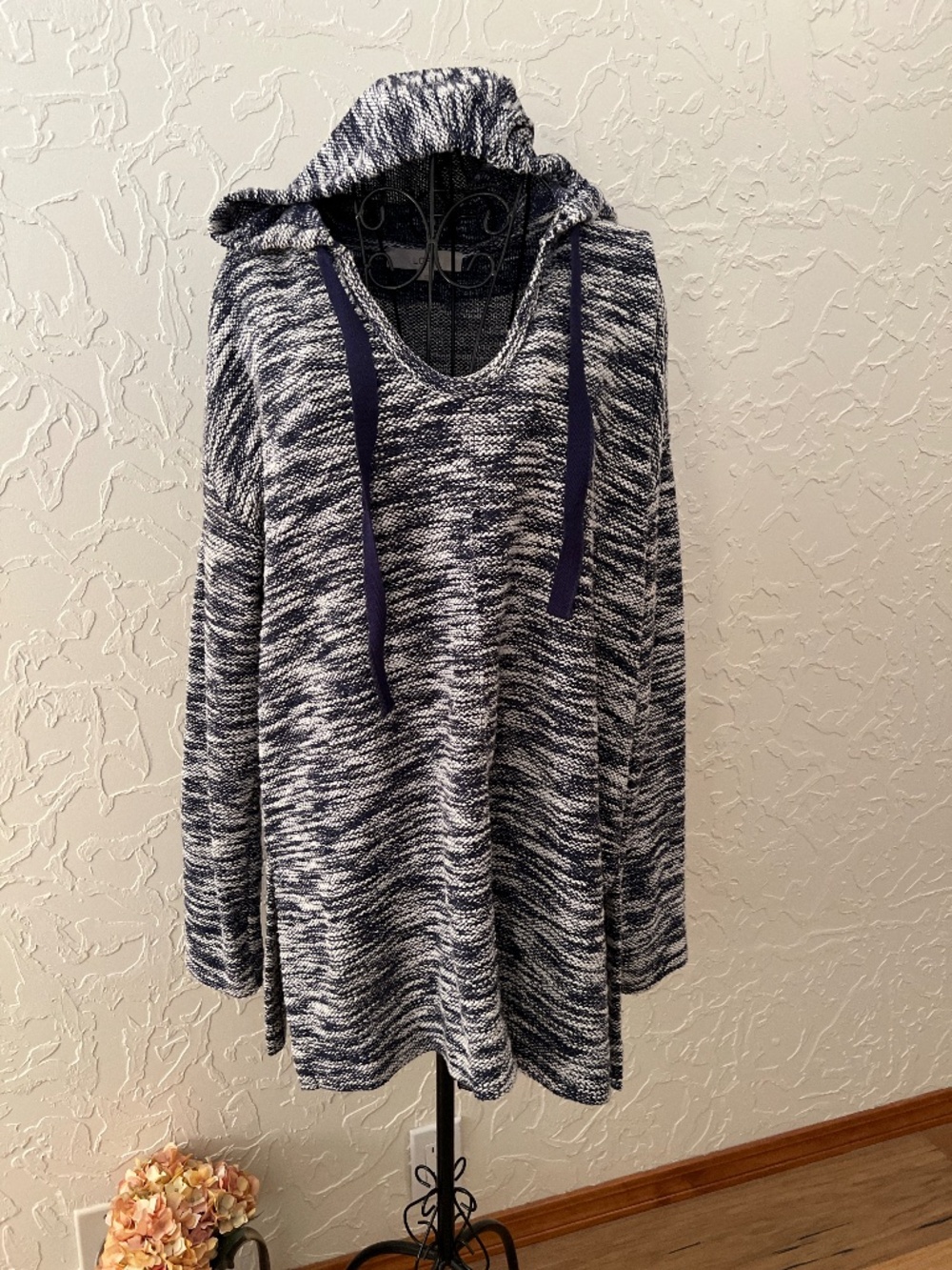 LOFT Long Sleeve Hoodie Top